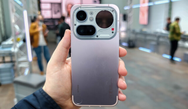 Nothing Phone (4a) Pro 140x Zoom ile Tanıtıldı