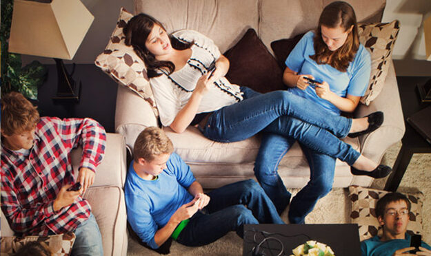 Artık İnsanlar Neden Yüz Yüze Konuşmuyor?